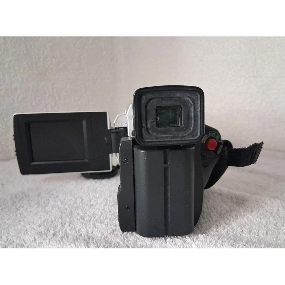JVC Digital Video Camera with GR-DVL310U Battery *NOTHING TESTED*, CaseLogic Bag